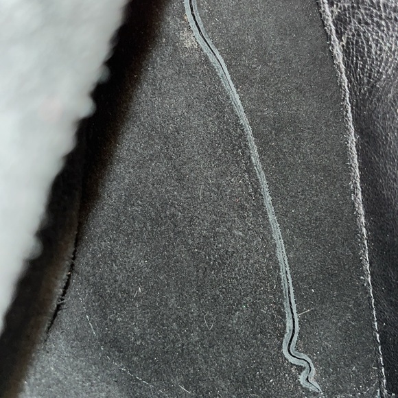 Portland Leather Classic Black Tote - Picture 6 of 7